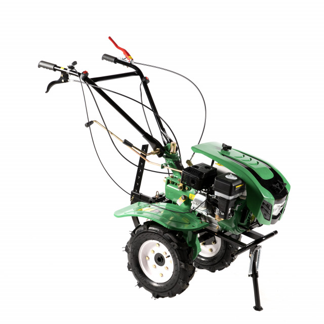 Motocultor 7,5 CP, 212 CC, cu viteze: 2 înainte + 1 înapoi, far inclus