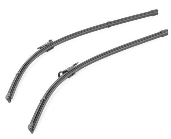 Set ștergătoare parbriz VALEO Silencio X.TRM Flat Blade, model 574355, lungimi 700 mm și 650 mm, fără carcasă, cu spoiler