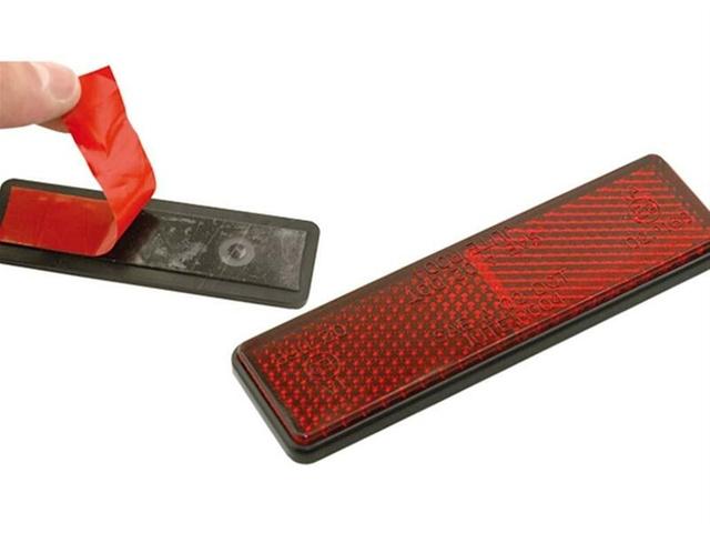 Reflector dreptunghiular roșu V PARTS 91x21 cu bandă adezivă - Cod BIHR 1058359 (pentru motociclete)