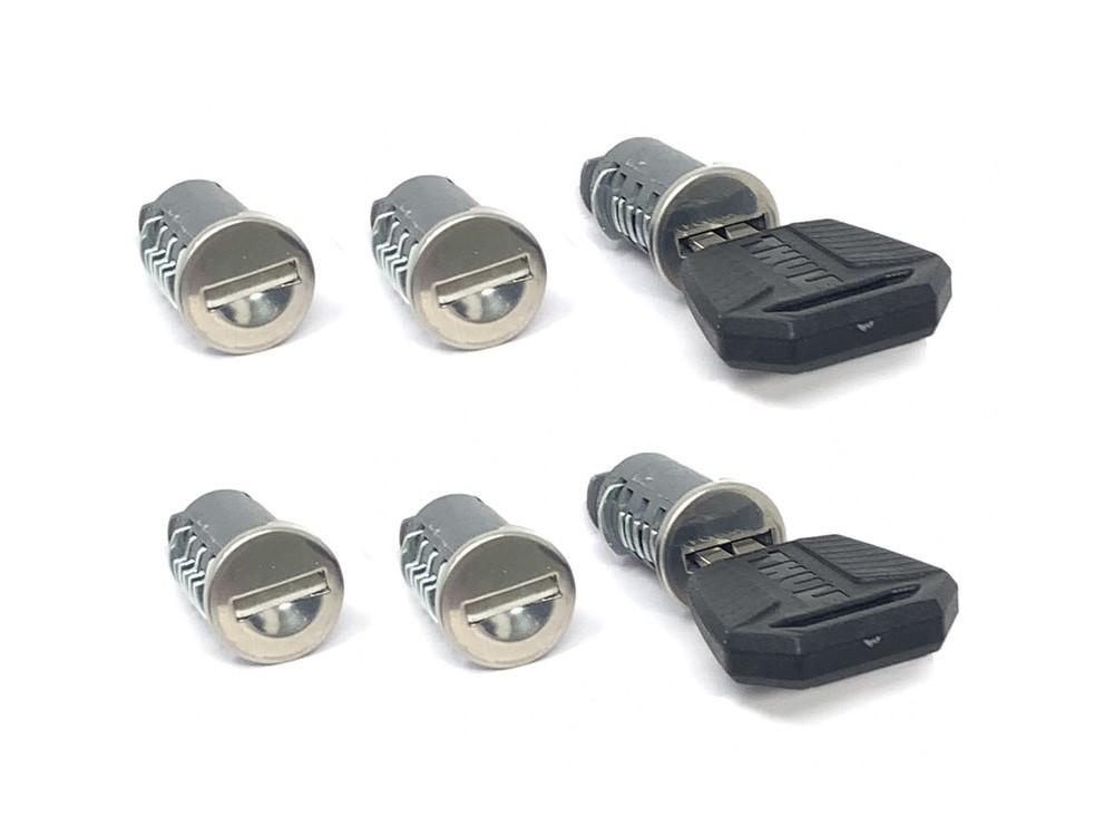Set de 6 butuci și chei pentru sistemul Thule One-Key 450600, destinat blocării sistemelor de portbagaj Thule.