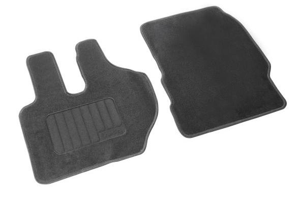 Set de 2 covorașe din mochetă LAMPA LAM95508 pentru camioane Volvo FH (9/2006-8/2012, 9/2012-prezent) și FH12 (8/1993-8/2006)