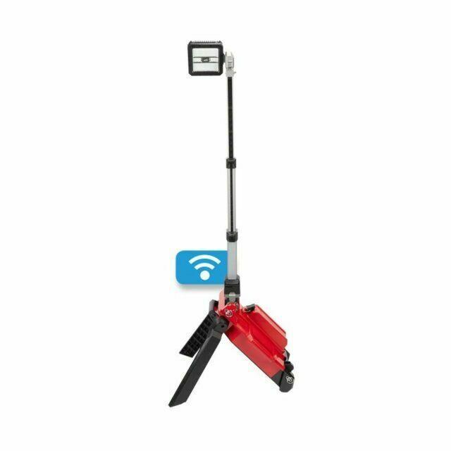 Turn de iluminat LED Milwaukee cu telecomandă, model M18-ONERSAL, compatibil cu M18™ ONE-KEY™