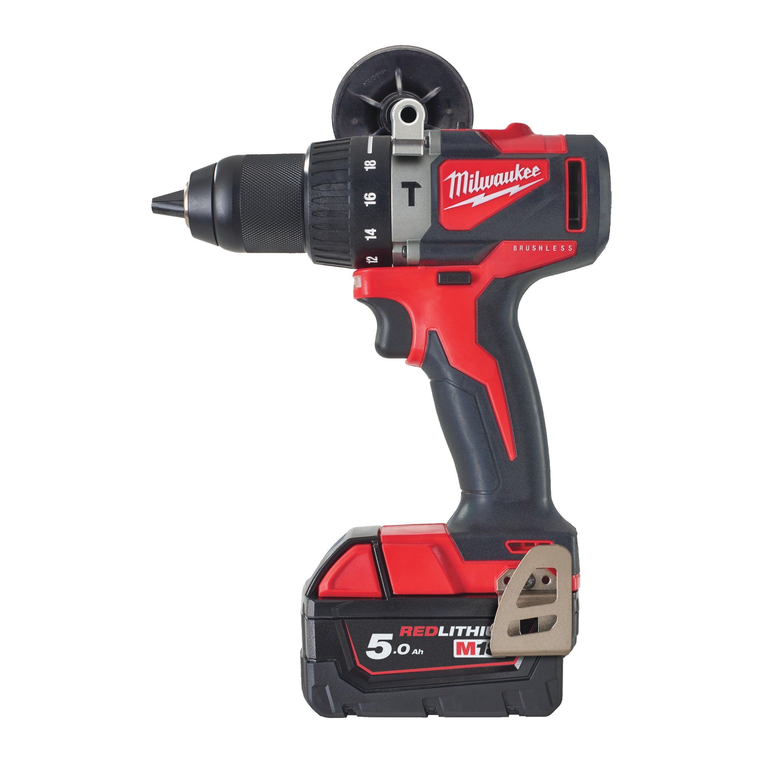 Mașină de găurit cu percuție Milwaukee M18™ model M18BLPD2-502X, motor fără perii, set complet cu 2 acumulatori M18 B5, încărcător rapid M12-18 FC și cutie de transport HD, cod produs 4933464517